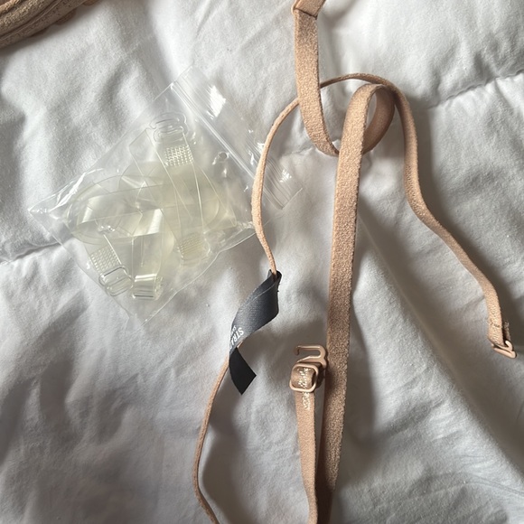 AERIE BEIGE STRAPLESS BRA WITH REMOVABLE STRINGS - Picture 5 of 5